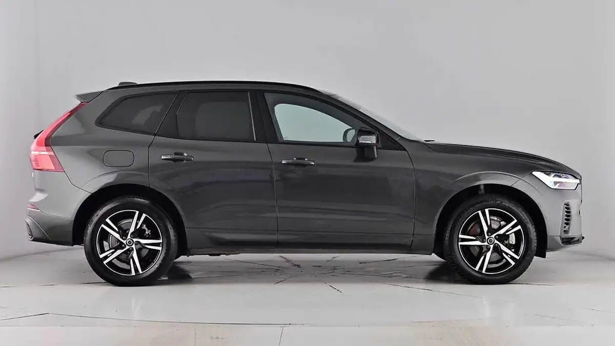 2022-volvo-xc60-20-t6-r-design-350bhp-plug-in-hybrid-big-2