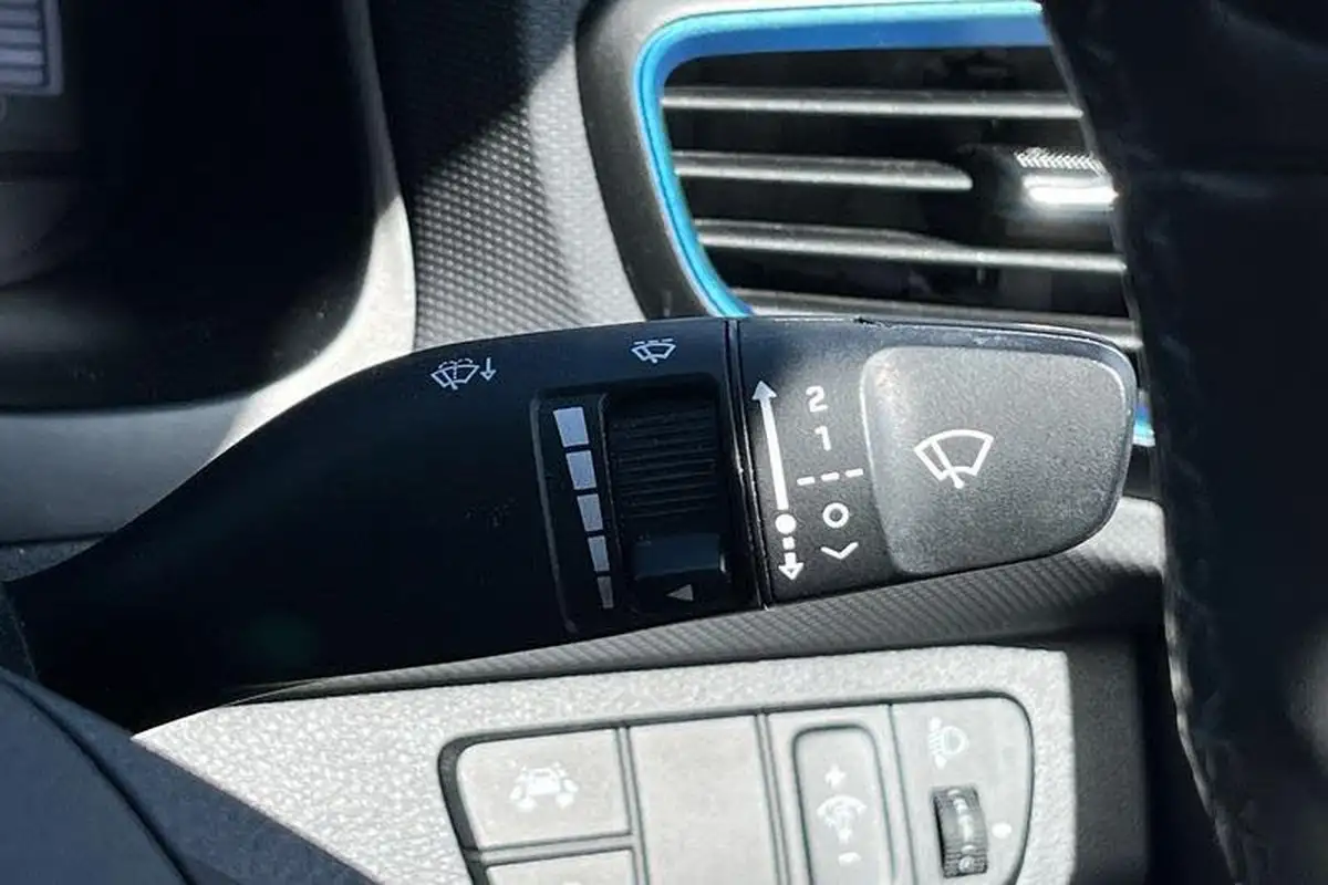 2018-hyundai-ioniq-16-gdi-premium-hybrid-big-14