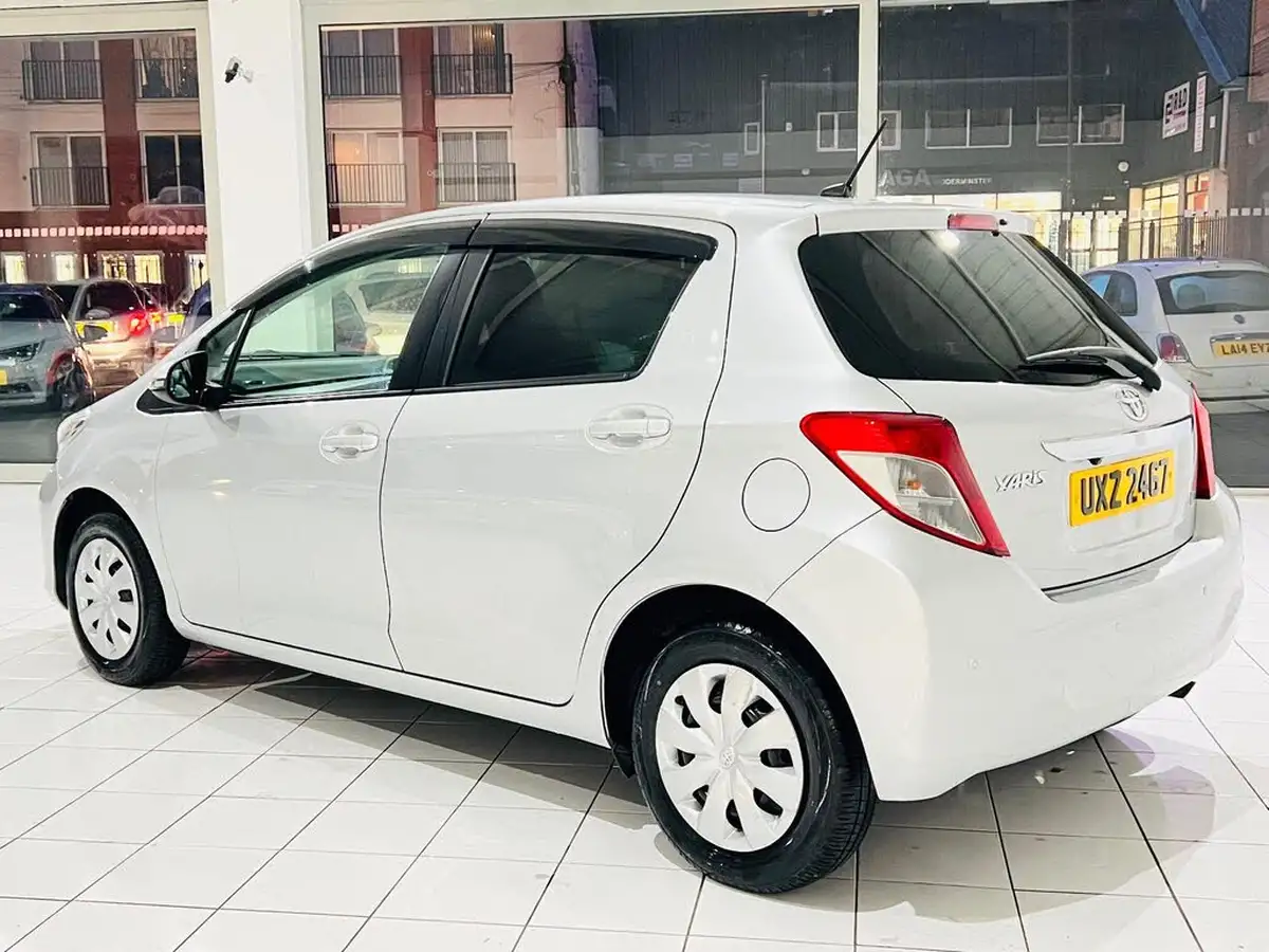 2011-toyota-yaris-133-tr-99bhp-5d-m-drive-s-big-8