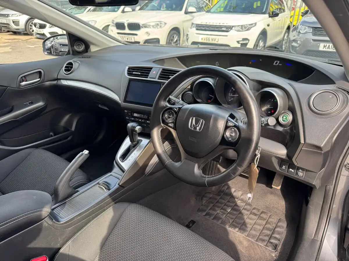 2016-honda-civic-18-i-vtec-se-plus-navi-hatchback-auto-big-18