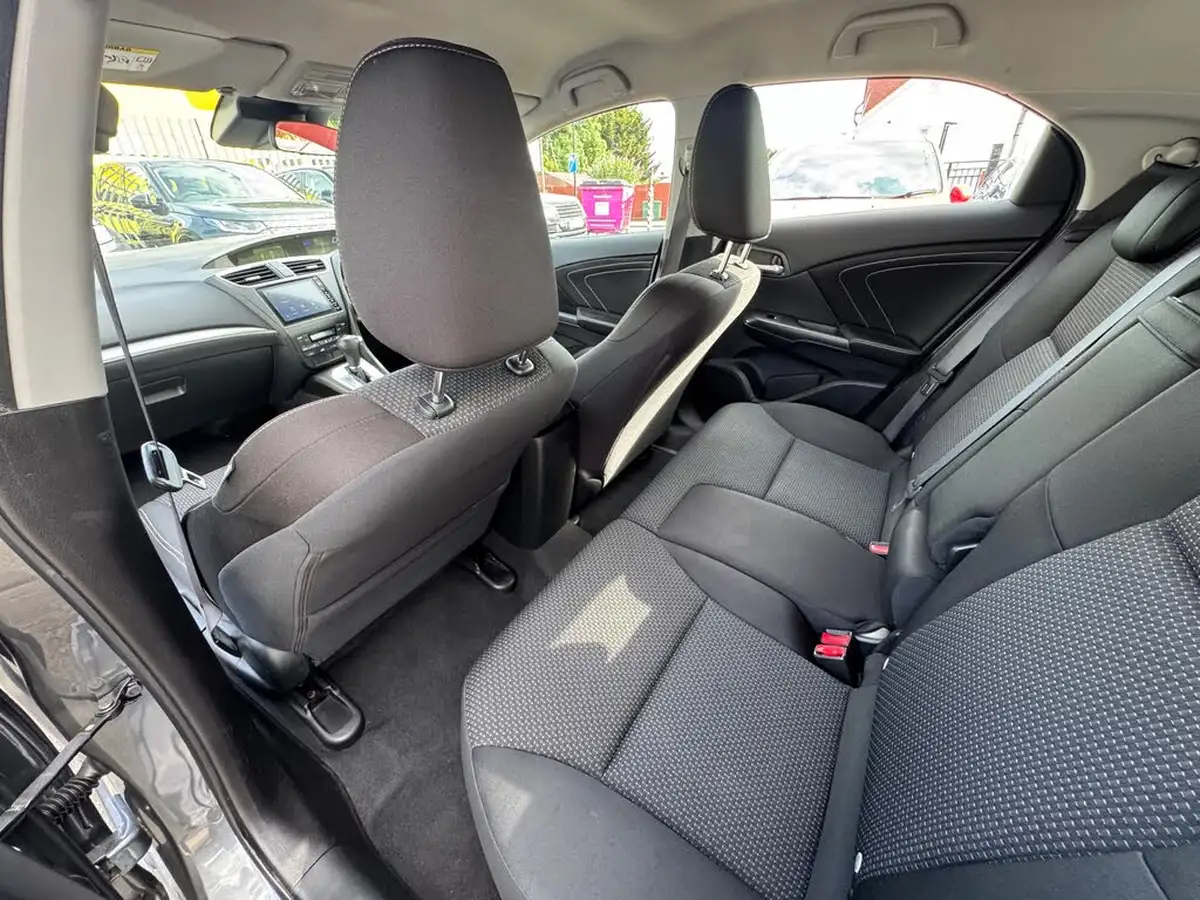 2016-honda-civic-18-i-vtec-se-plus-navi-hatchback-auto-big-42