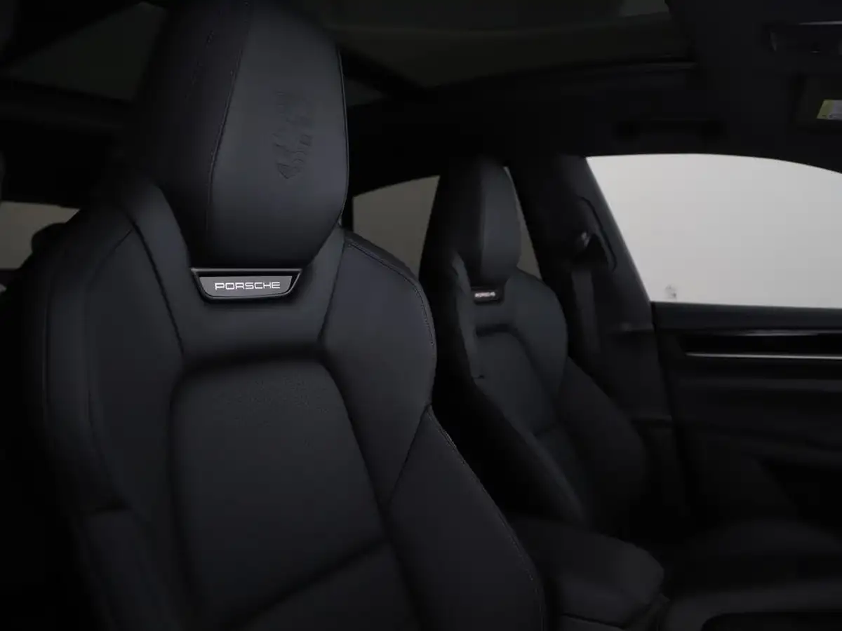 2025-porsche-macan-e-electric-big-42