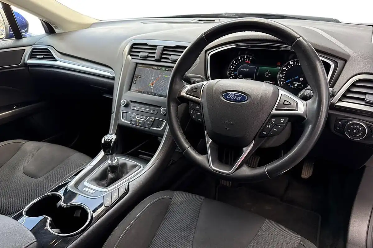 2016-ford-mondeo-20tdci-titanium-180ps-hatchback-big-13