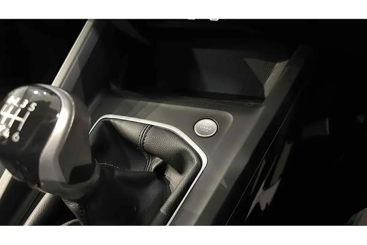 2022-volkswagen-golf-20tdi-life-hatchback-big-47
