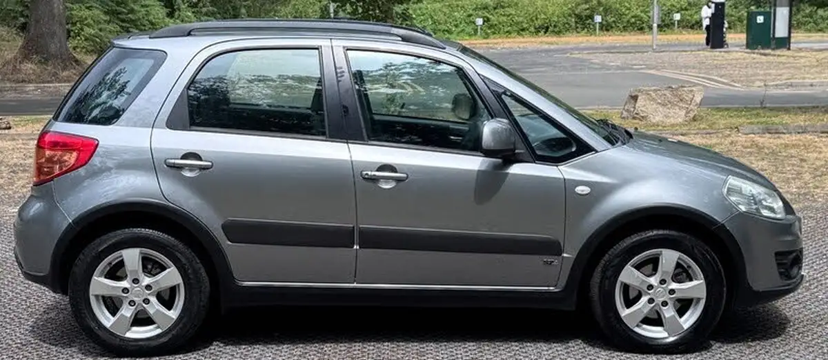 2010-suzuki-sx4-16-sz4-hatchback-5d-auto-big-6