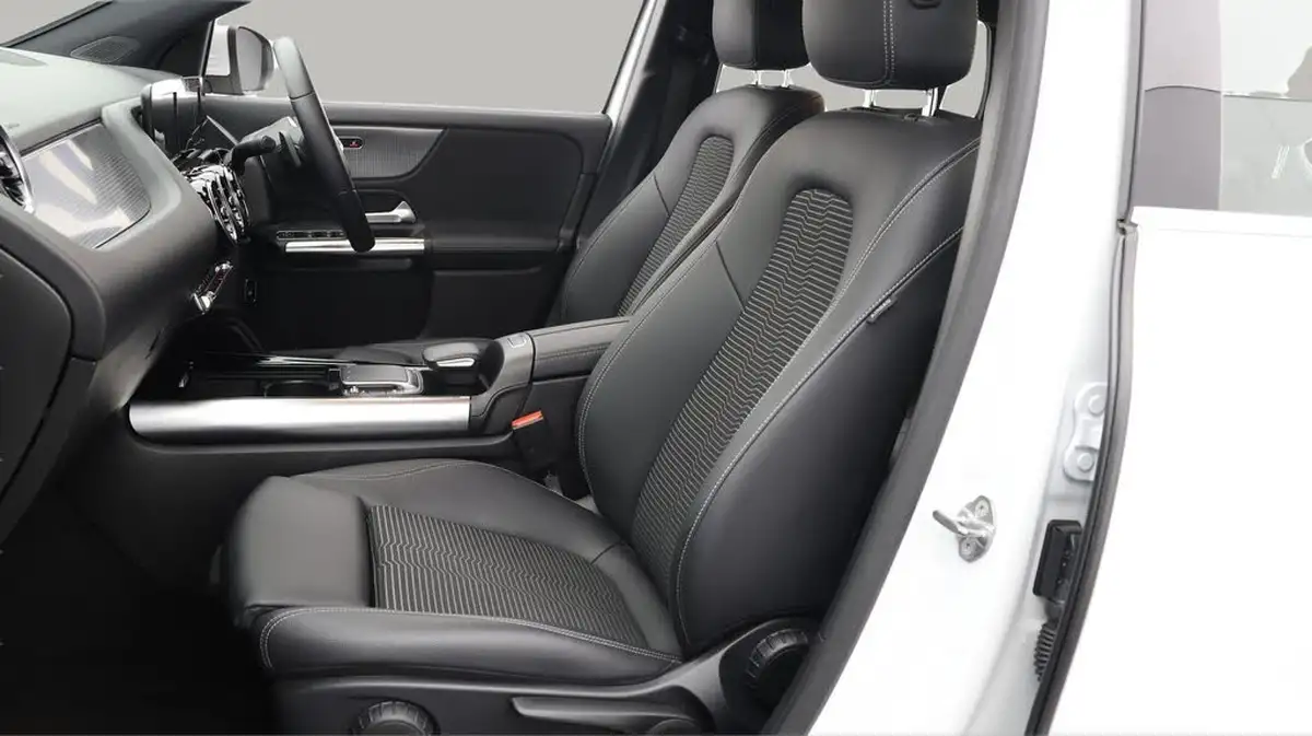 2021-mercedes-benz-gla-class-20d-gla-200d-sport-big-14