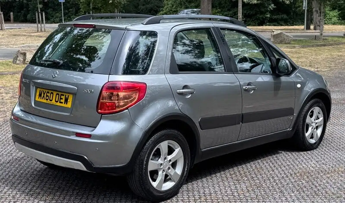 2010-suzuki-sx4-16-sz4-hatchback-5d-auto-big-10