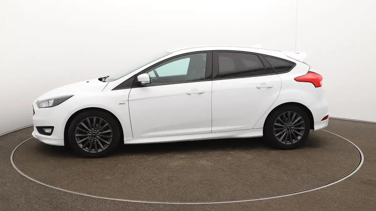 2018-ford-focus-10t-st-line-140ps-hatchback-big-64