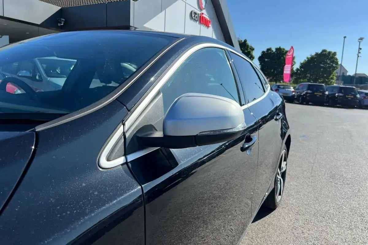 2019-volvo-v40-20-t3-r-design-edition-big-38