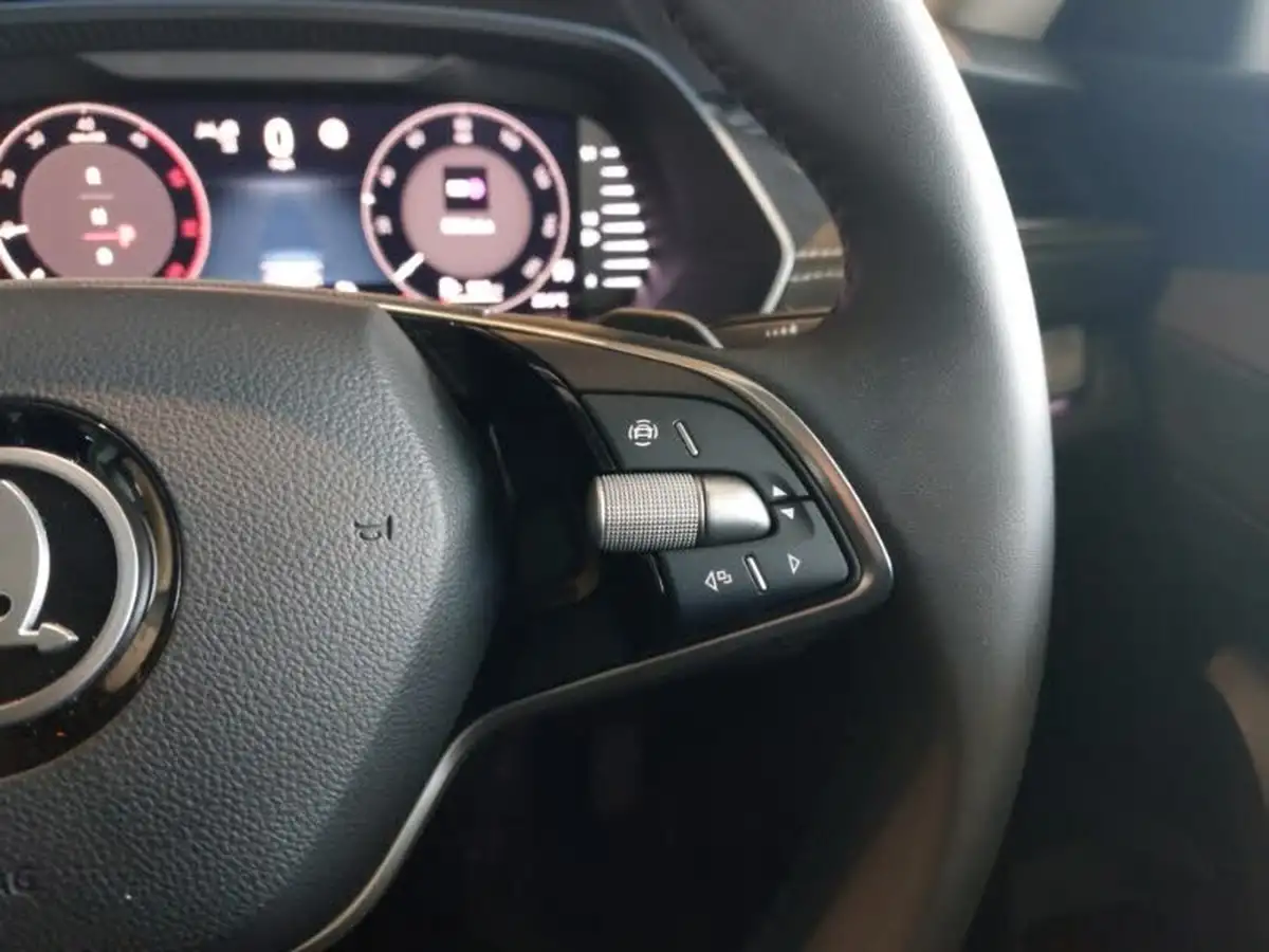 2024-skoda-octavia-20tdi-se-l-150ps-estate-dsg-big-10