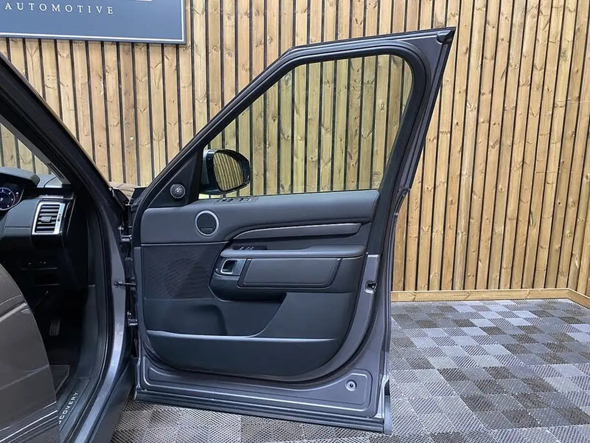 2020-land-rover-discovery-30-sd6-hse-big-36