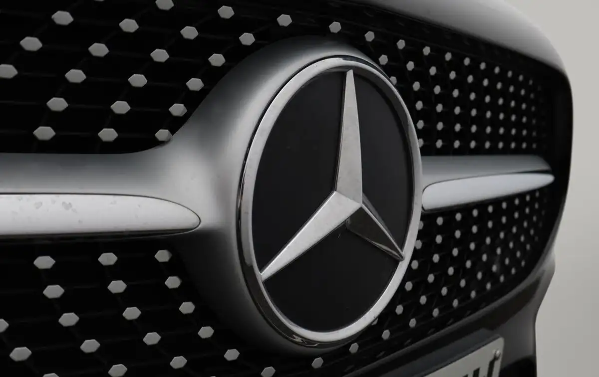 2020-mercedes-benz-a-class-20d-a200d-amg-line-premium-saloon-4d-big-22