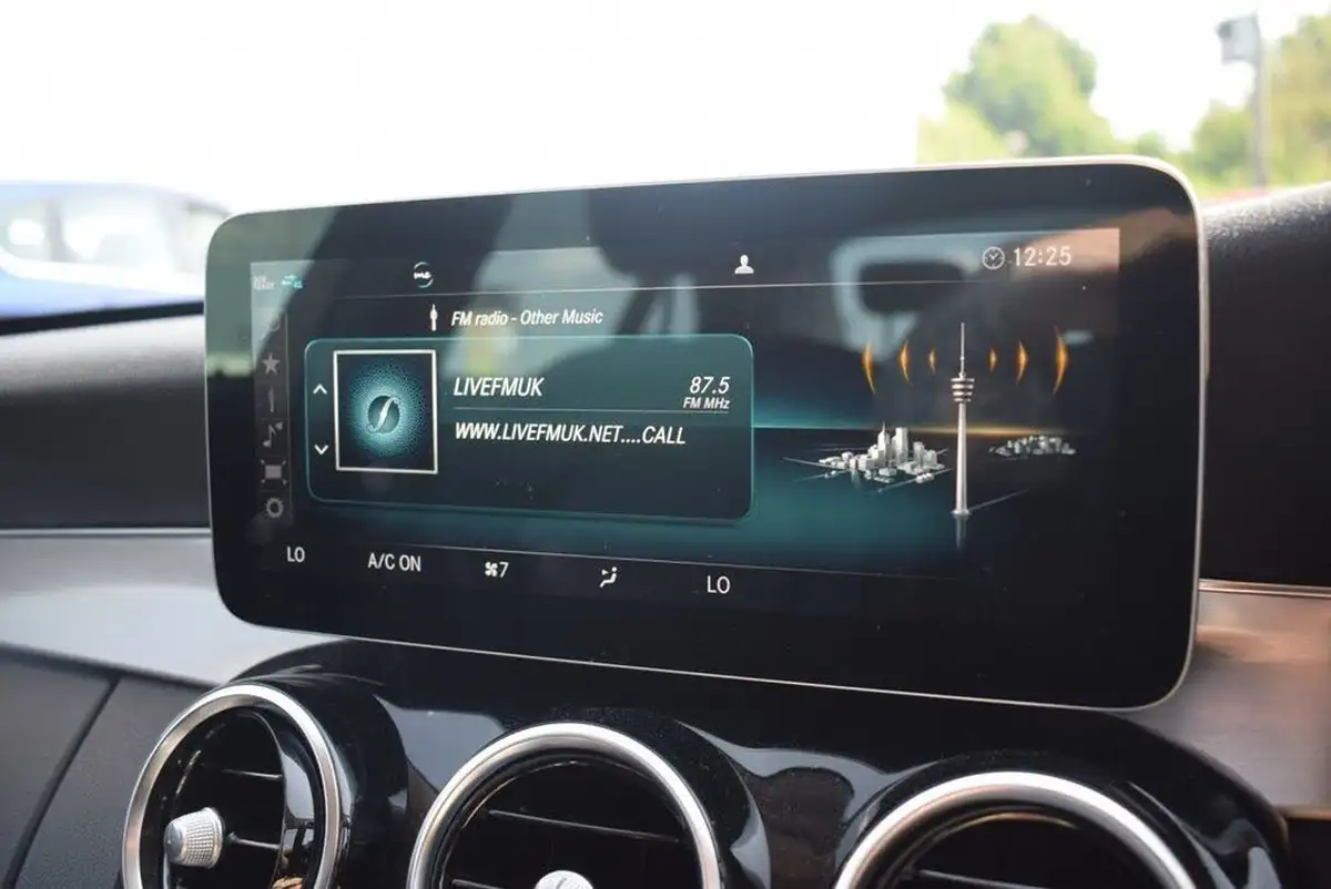 2018-mercedes-benz-c-class-15-c200-sport-premiumss-saloon-4d-big-21