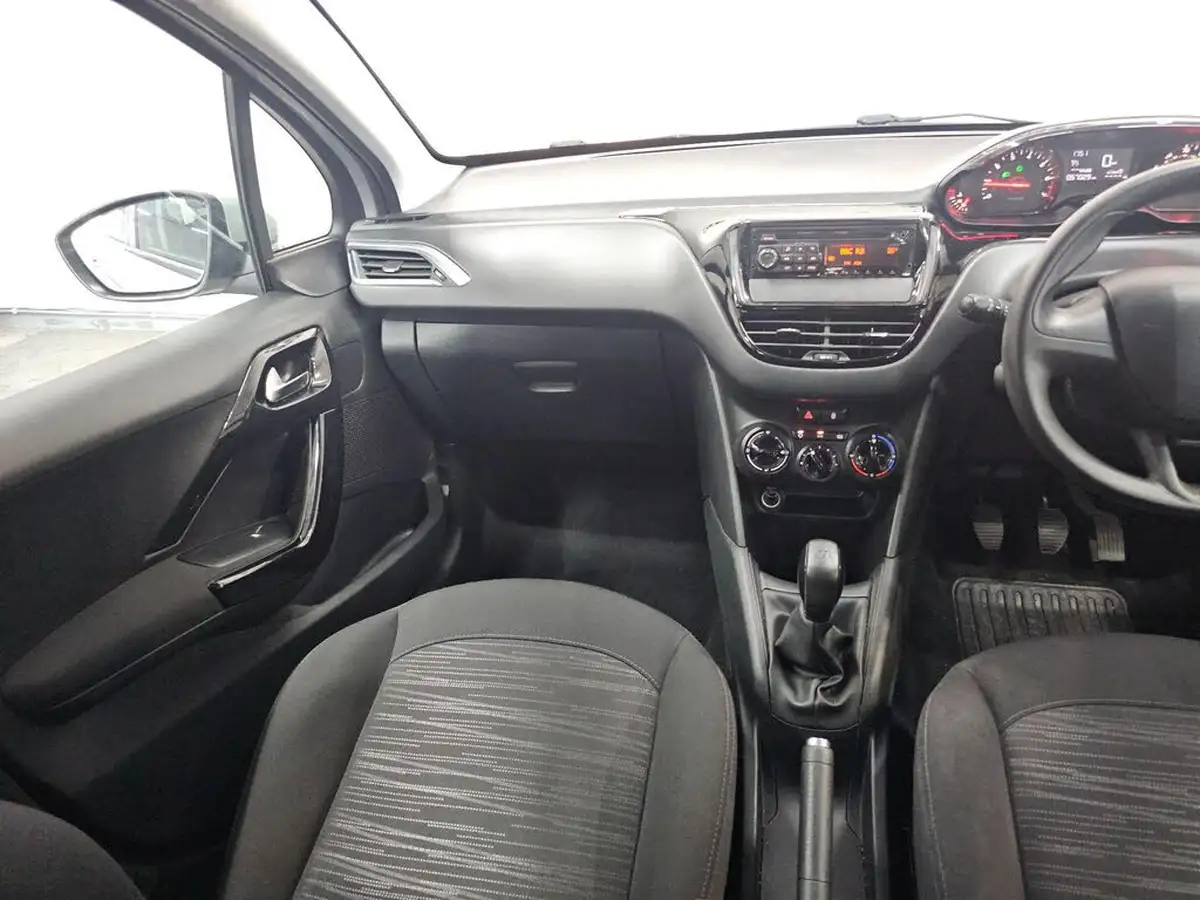 2015-peugeot-208-10-access-5d-big-24