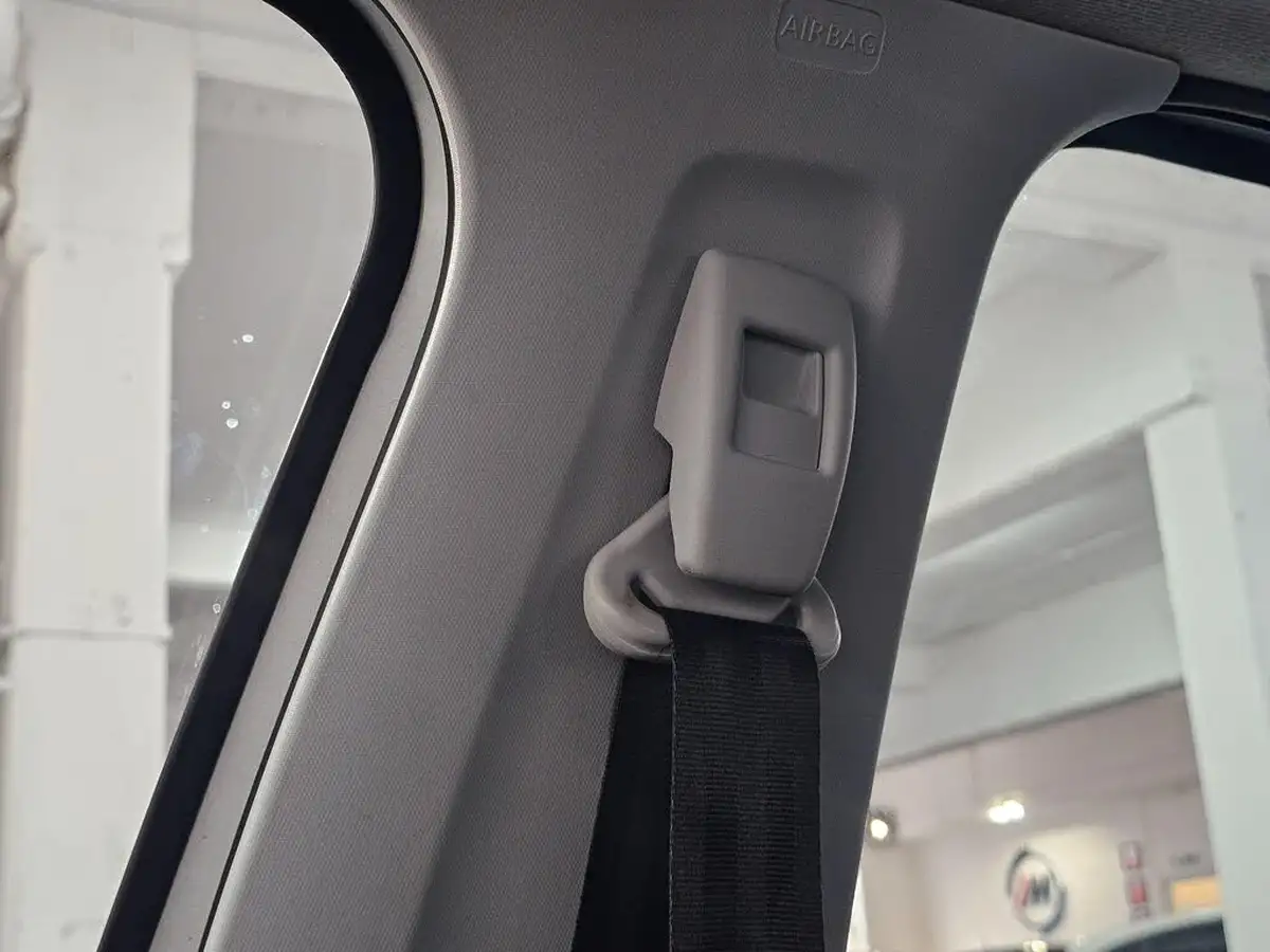 2015-peugeot-208-10-access-5d-big-76