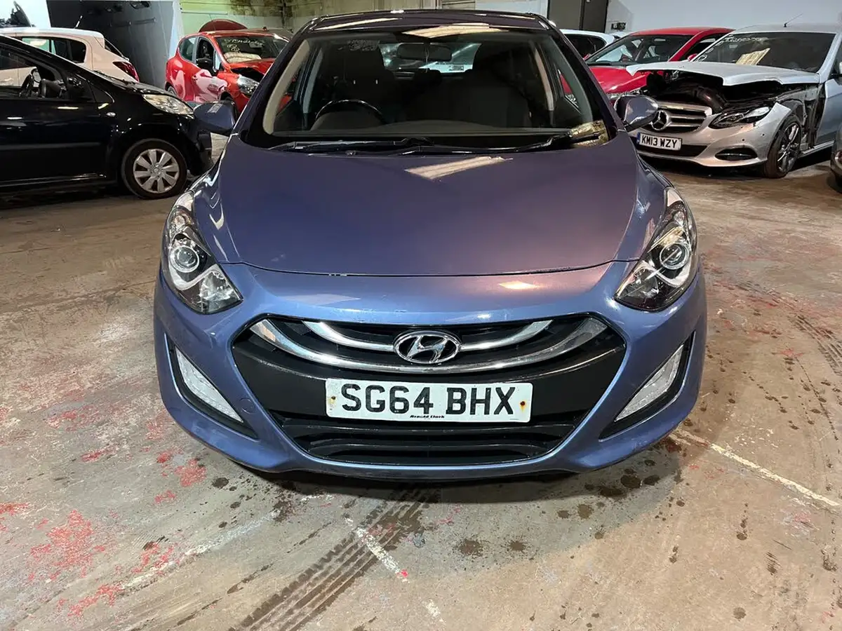2014-hyundai-i30-16crdi-active-108bhp-blue-drive-hatchback-5d-big-7