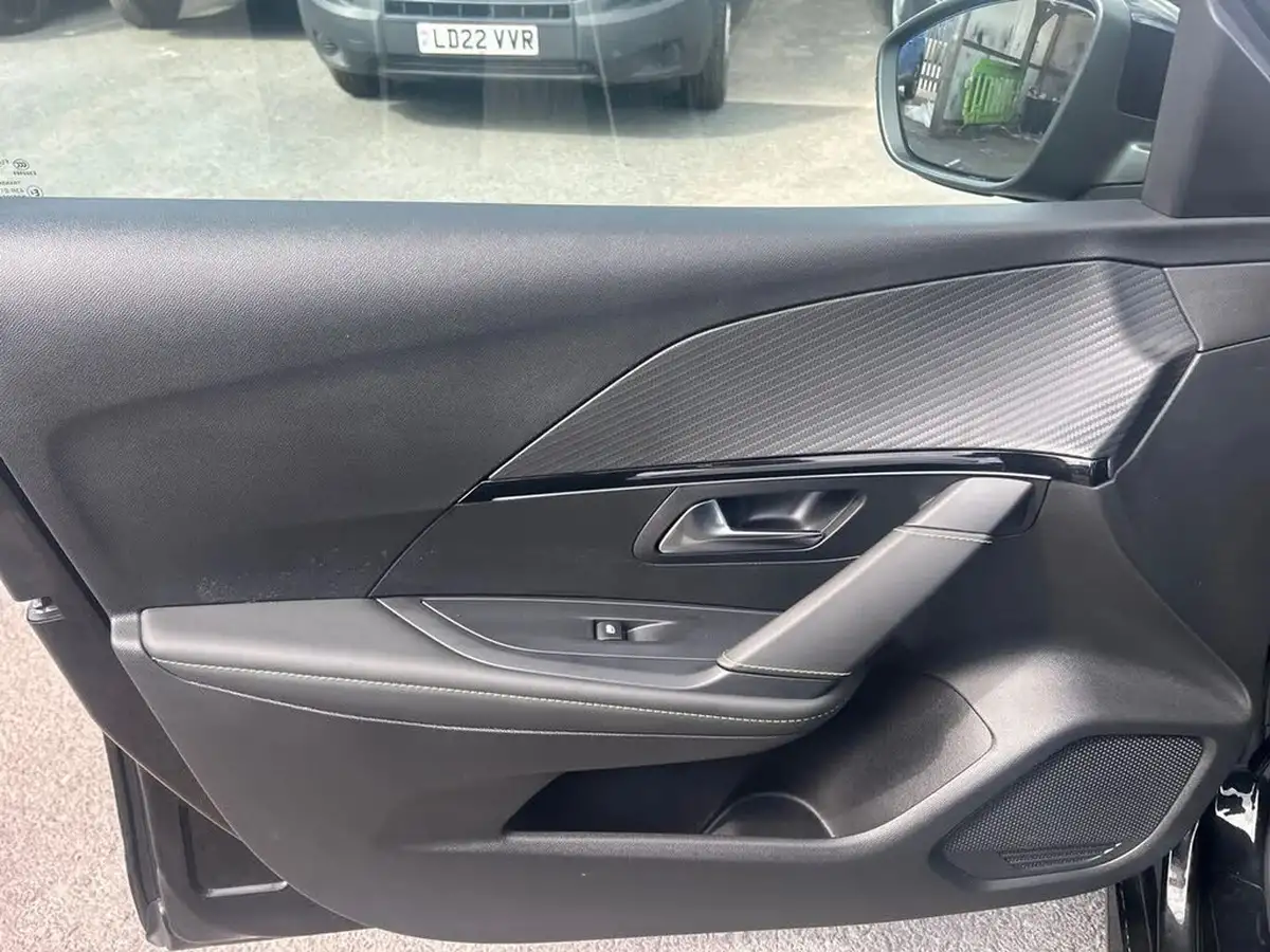 2025-peugeot-208-12-puretech-gt-136ps-hybrid-e-dsc6-big-31