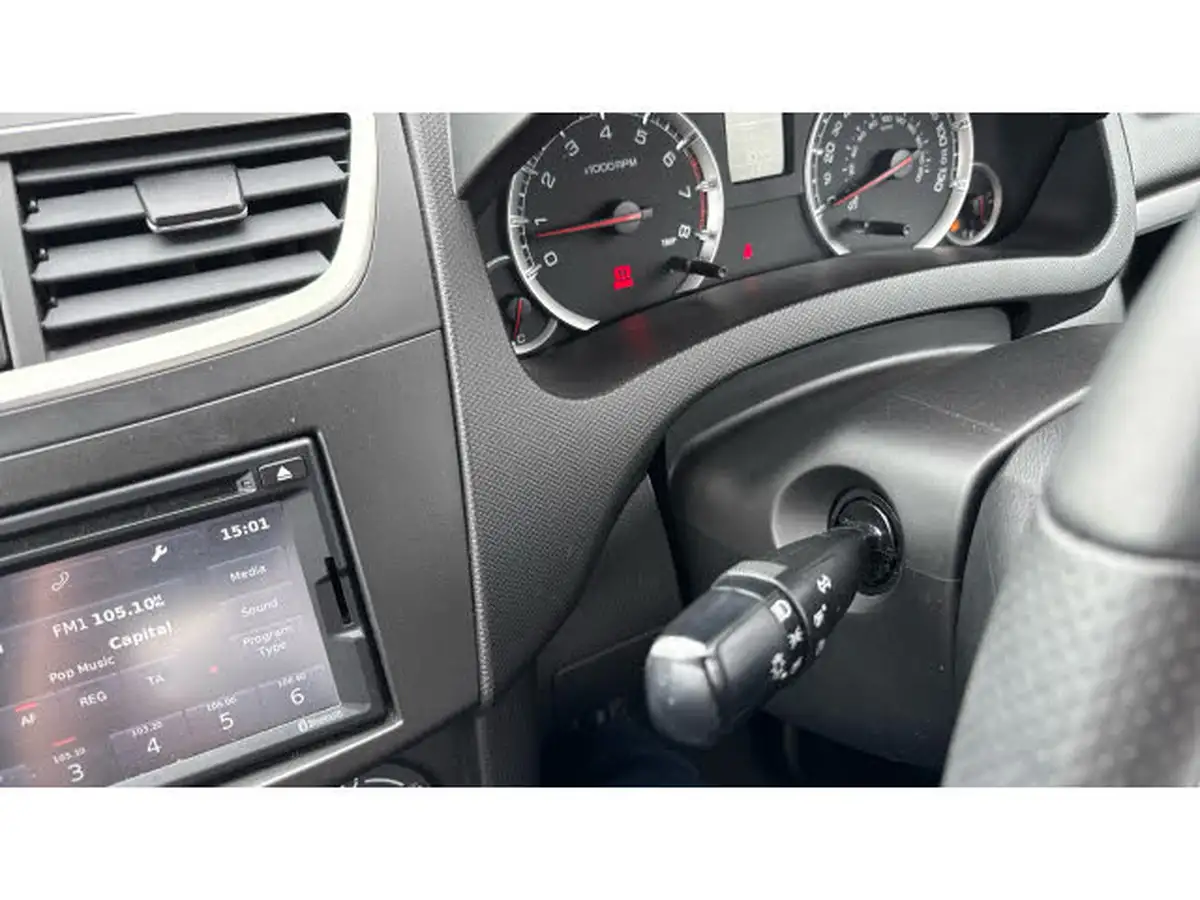 2016-suzuki-swift-12-sz-l-5d-big-49