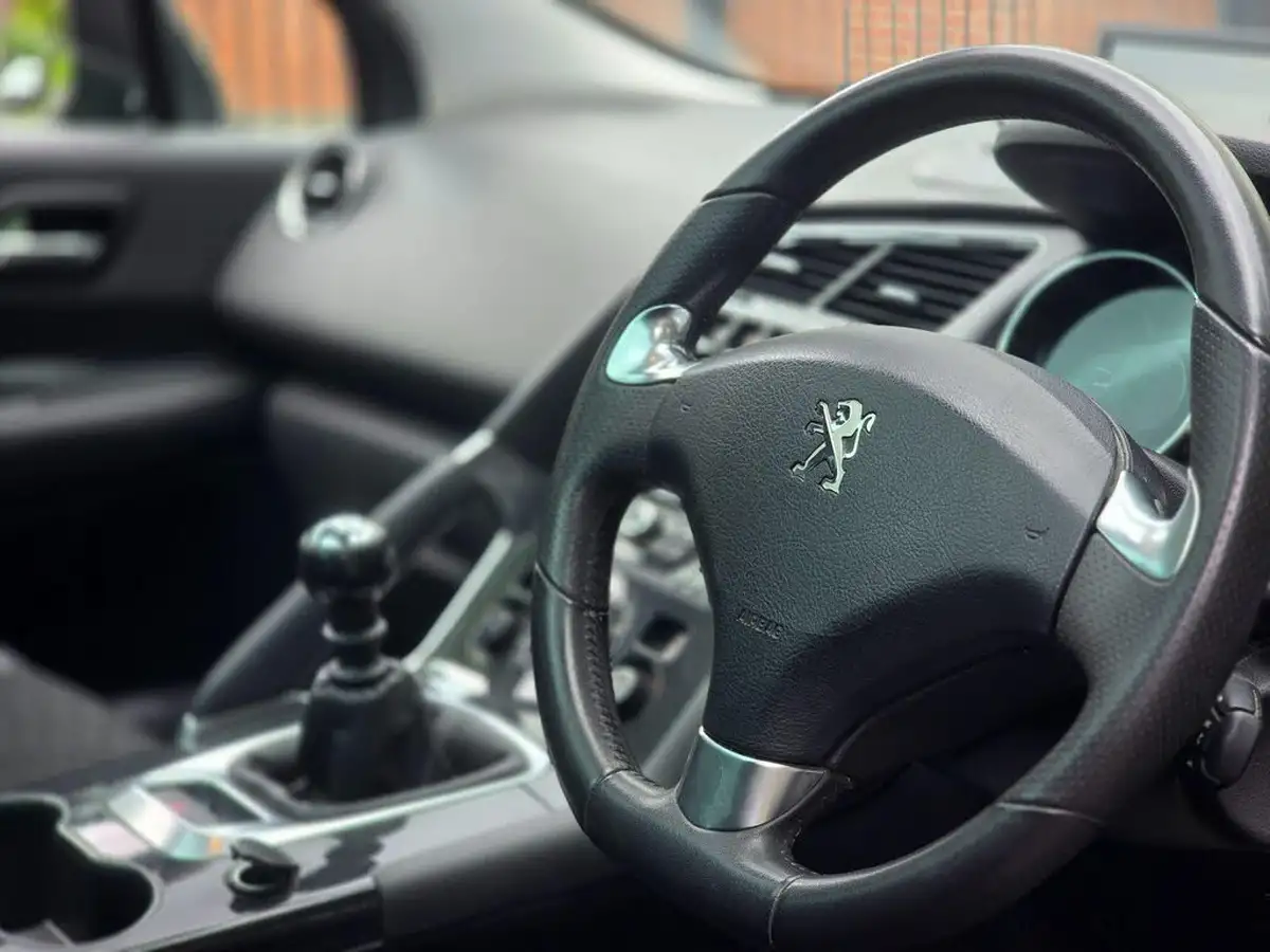 2016-peugeot-3008-crossover-16bluehdi-allure-big-40
