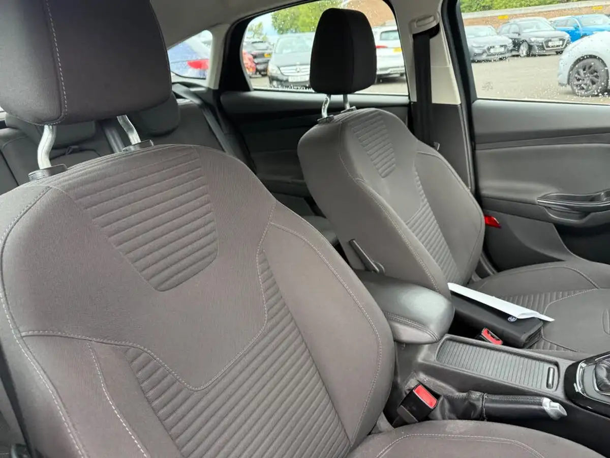 2017-ford-focus-10t-titanium-100ps-hatchback-big-22