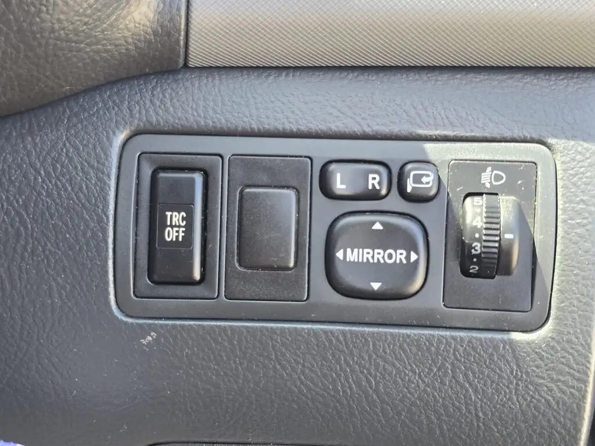 2007-toyota-avensis-20td-tr-estate-5d-big-21