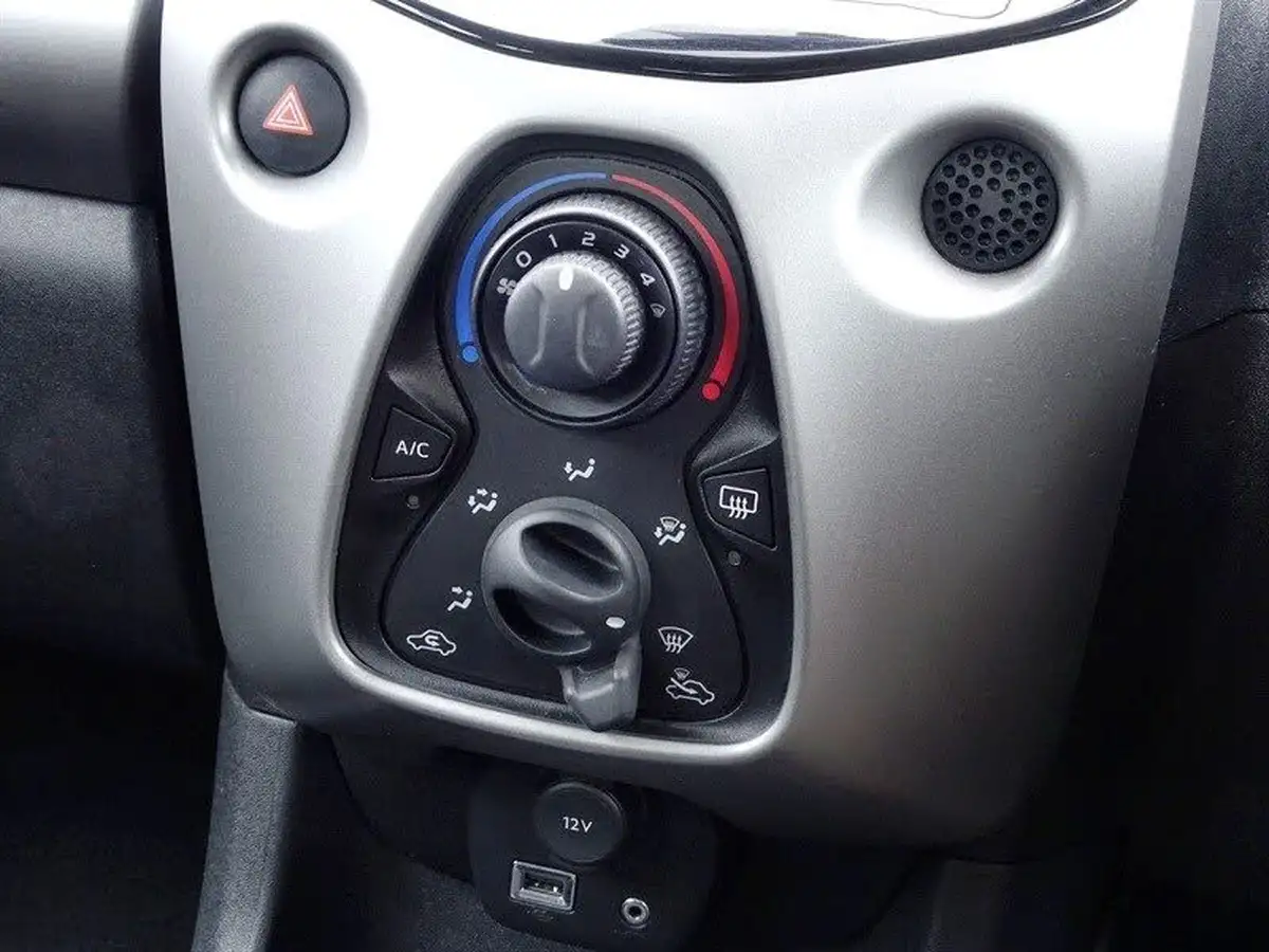 2016-citroen-c1-12-puretech-feel-82ps-5d-big-22