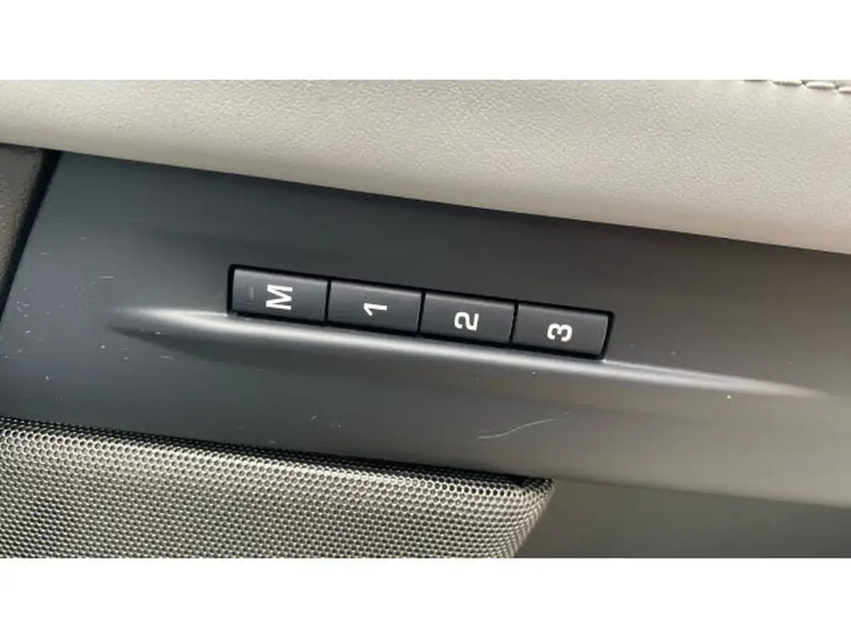 2022-land-rover-range-rover-evoque-15-p300e-autobiography-big-31