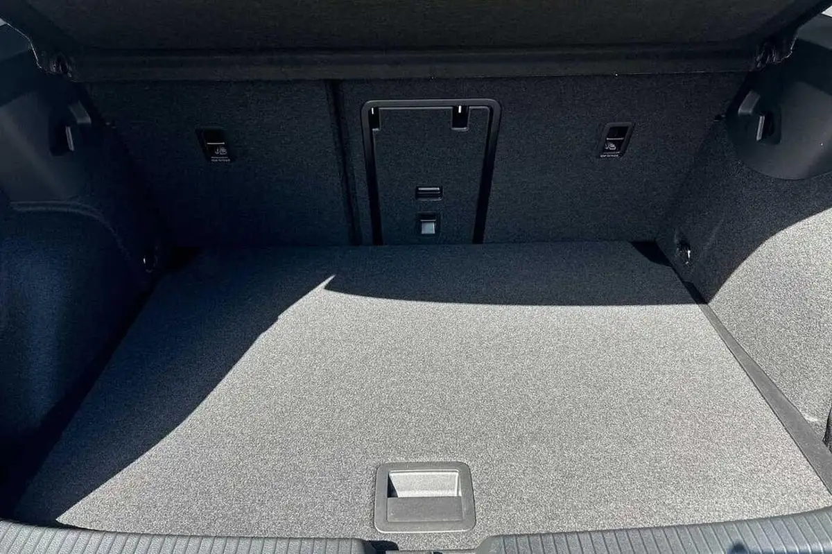 2025-volkswagen-golf-15-etsi-match-big-10