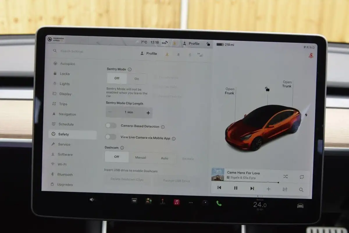 2020-tesla-model-3-e-performance-big-40