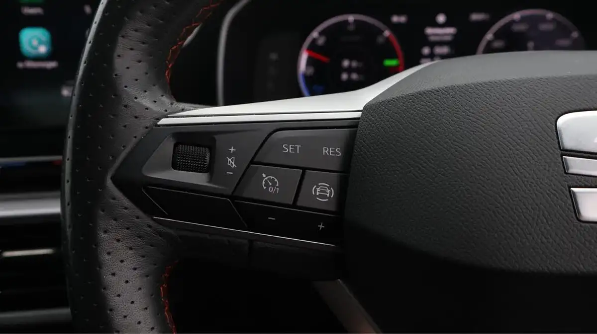 2021-seat-leon-14-e-hybrid-fr-hatchback-big-24