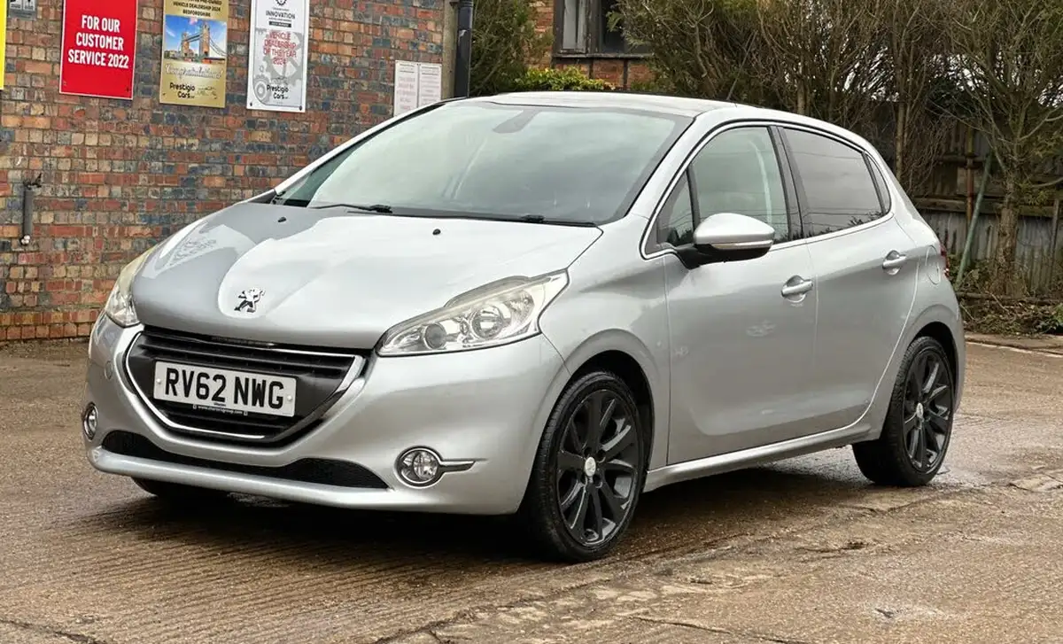 2012-peugeot-208-16-feline-vti-120bhp-5d-big-4