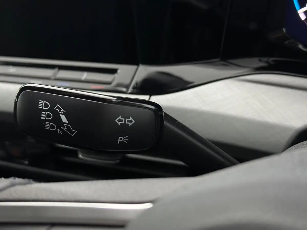 2022-volkswagen-golf-15-tsi-life-150ps-hatchback-big-11