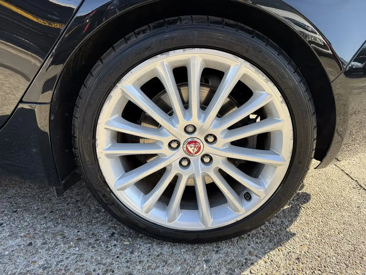 2017-jaguar-xe-20d-portfolio-180ps-awd-1999cc-auto-big-20