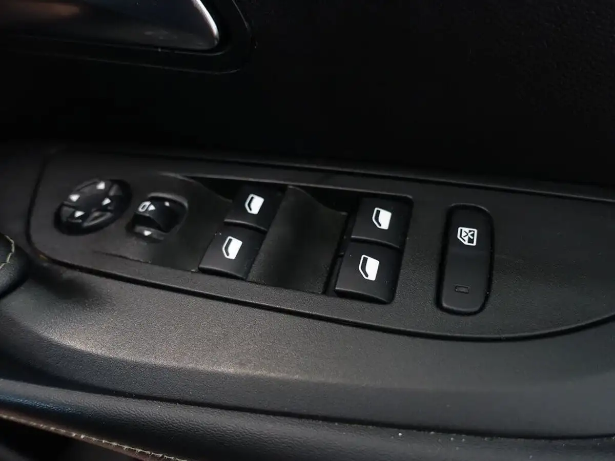 2021-peugeot-2008-suv-15-bluehdi-gt-big-28