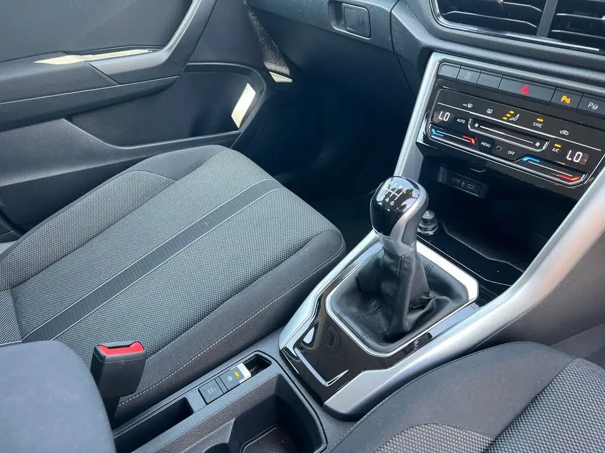 2023-volkswagen-t-roc-10-tsi-life-big-14