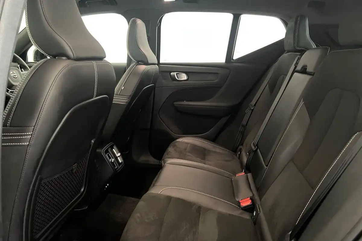 2022-volvo-xc40-15-t3-r-design-auto-big-16