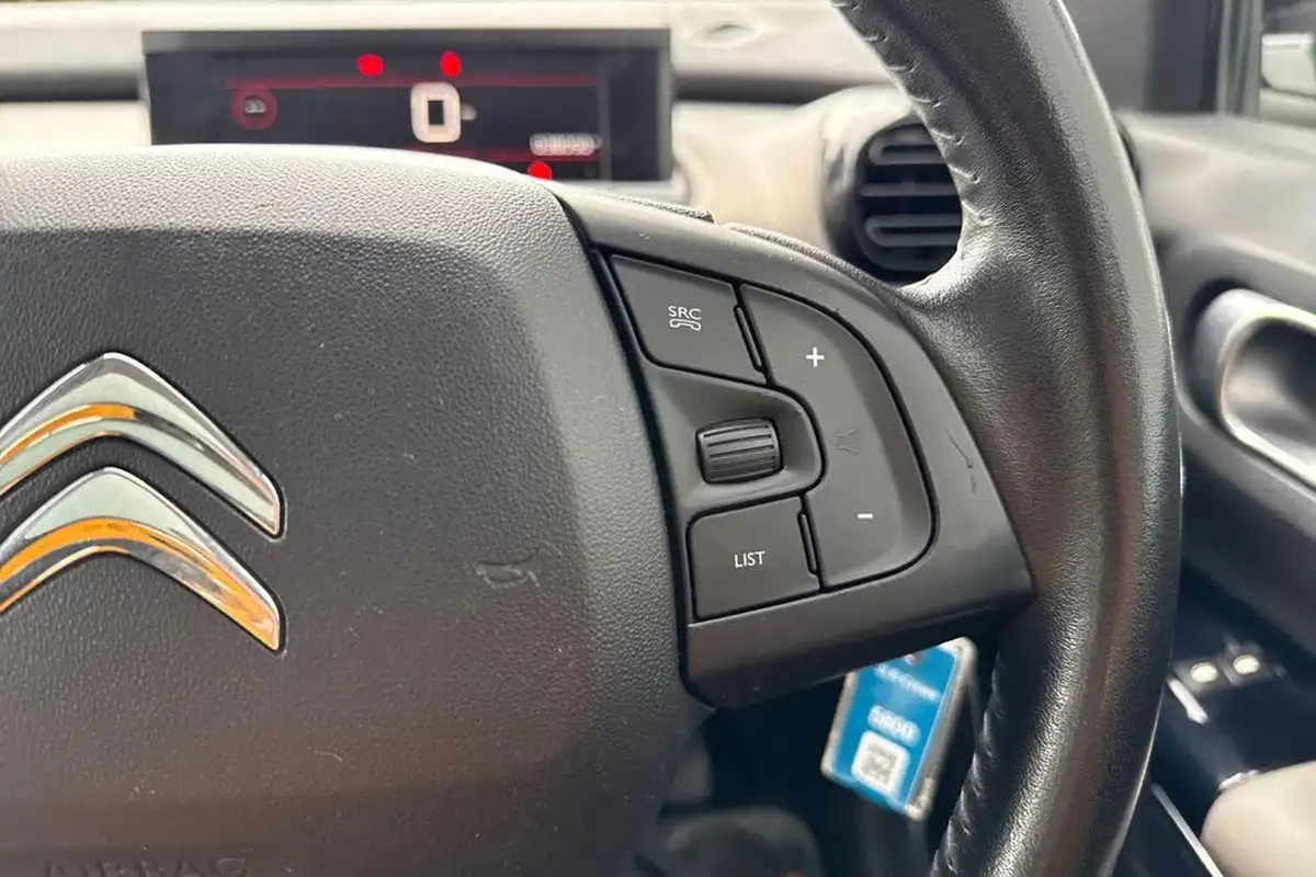 2018-citroen-c4-cactus-16bluehdi-flair-big-55