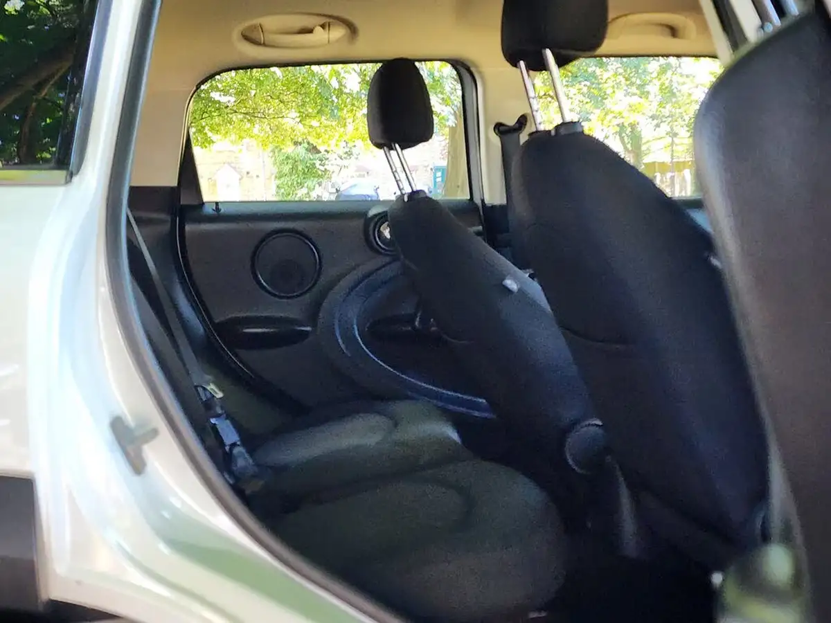 2013-mini-countryman-16-cooper-pepper-big-29