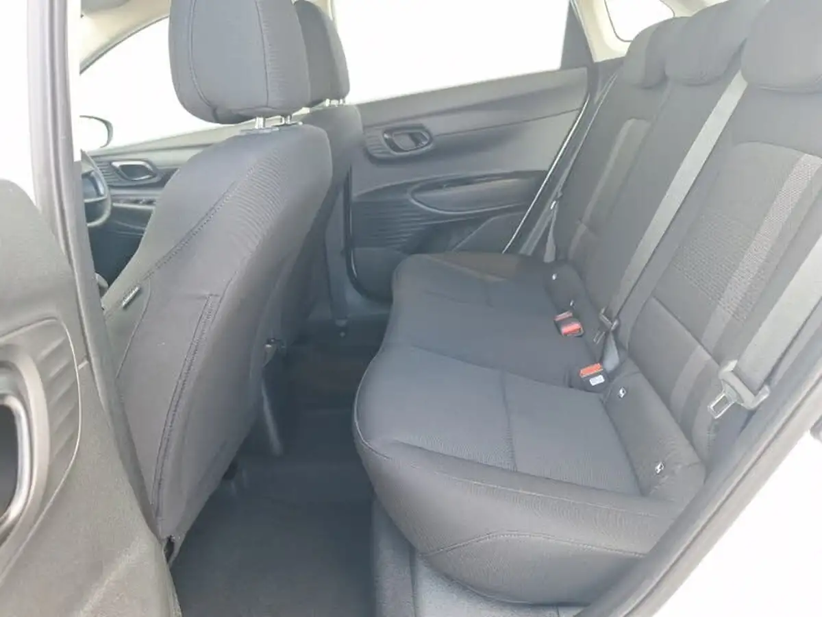 2024-hyundai-i20-10-t-gdi-advance-dct-big-5