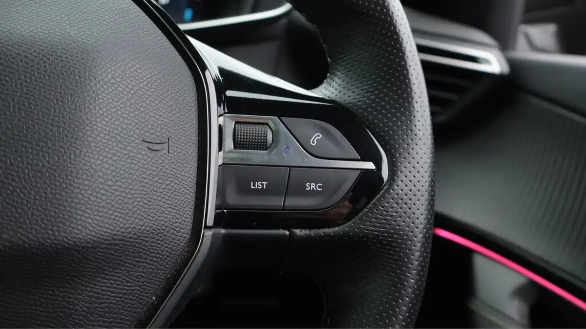 2021-peugeot-2008-suv-e-gt-big-27