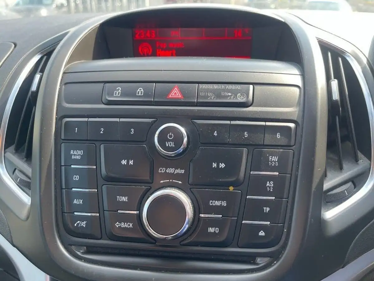2014-vauxhall-zafira-tourer-big-15