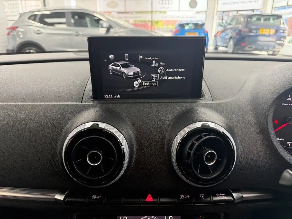 2017-audi-a3-16tdi-sport-110ps-nav-saloon-4d-big-35
