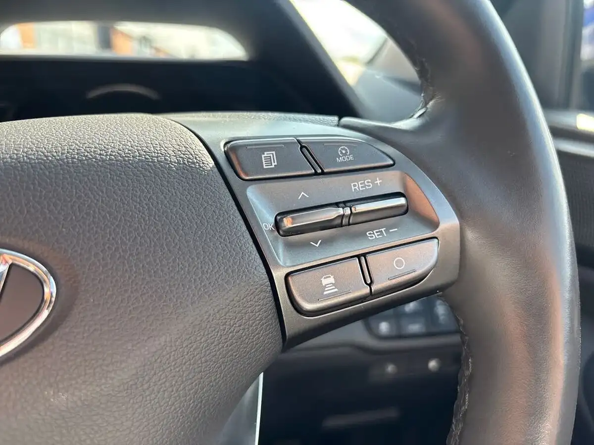 2021-hyundai-ioniq-e-premium-se-electric-100kw-big-18
