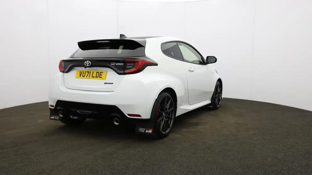 2021-toyota-yaris-16-gr-circuit-pack-big-53