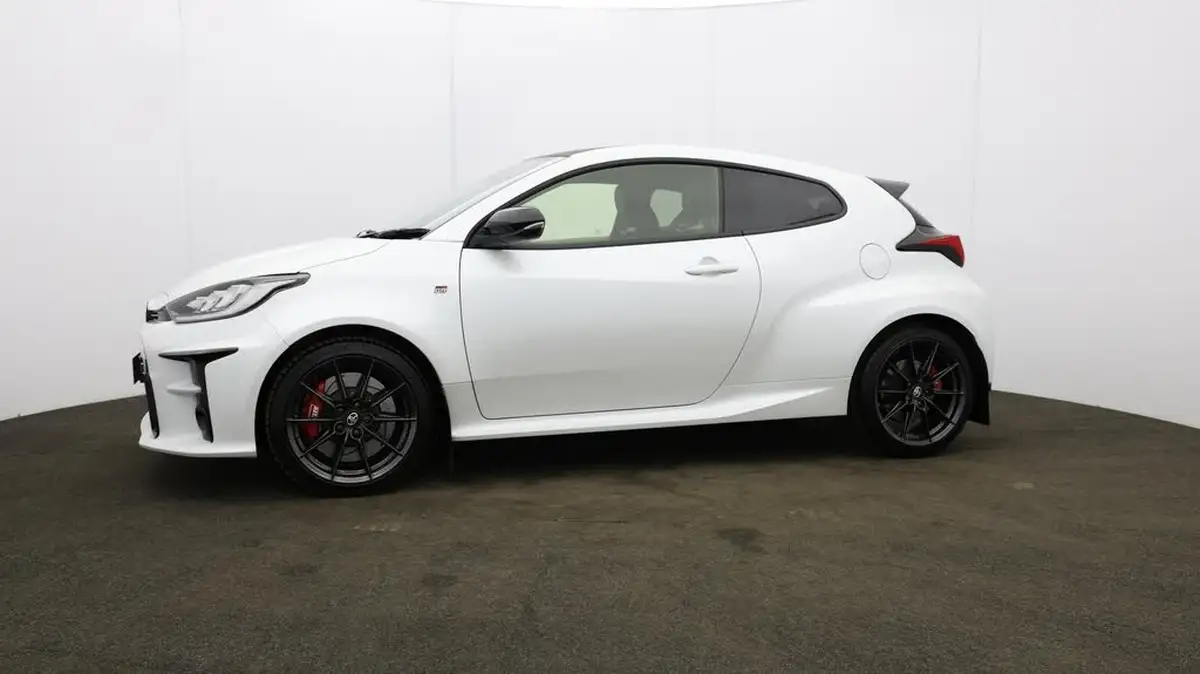 2021-toyota-yaris-16-gr-circuit-pack-big-13