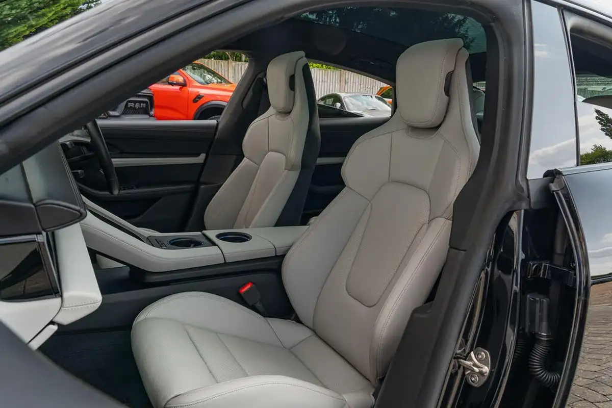 2021-porsche-taycan-e-base-476ps-performance-battery-plus-big-31