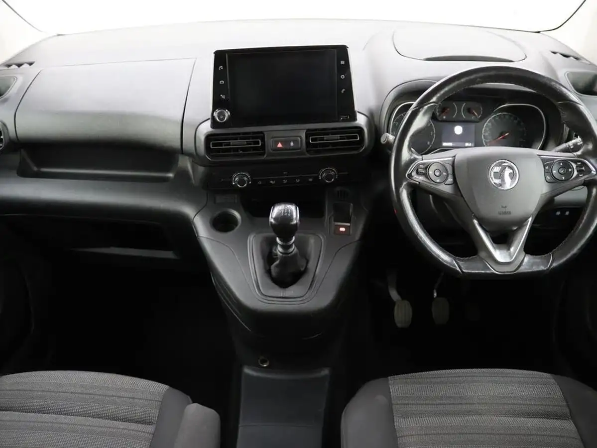 2022-vauxhall-combo-life-15-edition-big-16