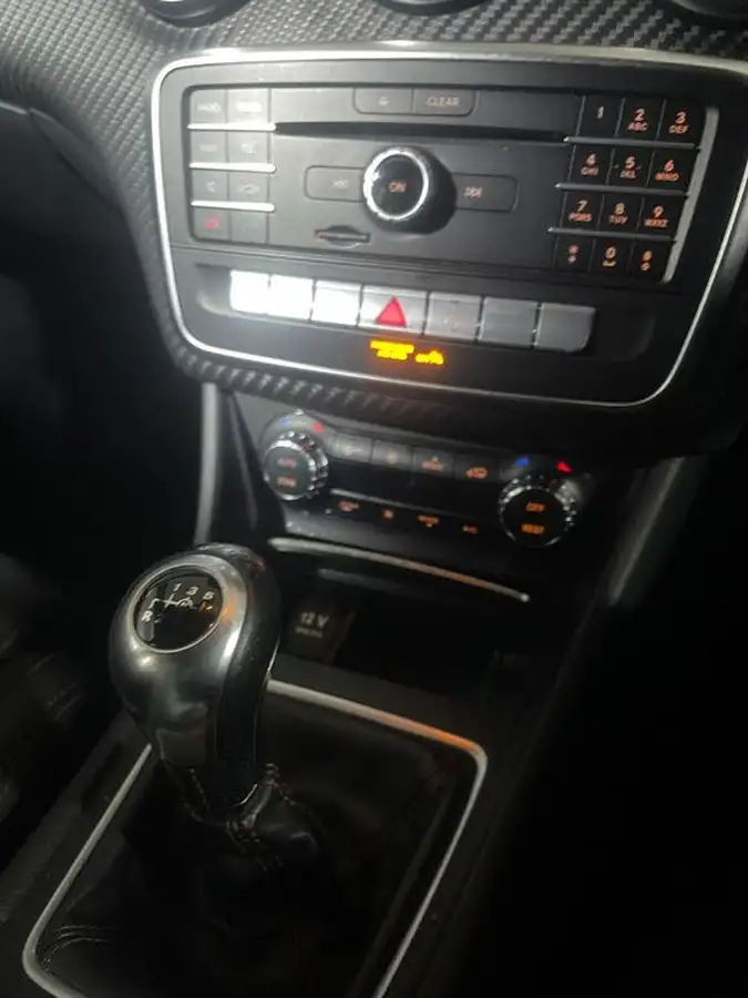2016-mercedes-benz-a-class-16-a180-amg-line-ss-big-24