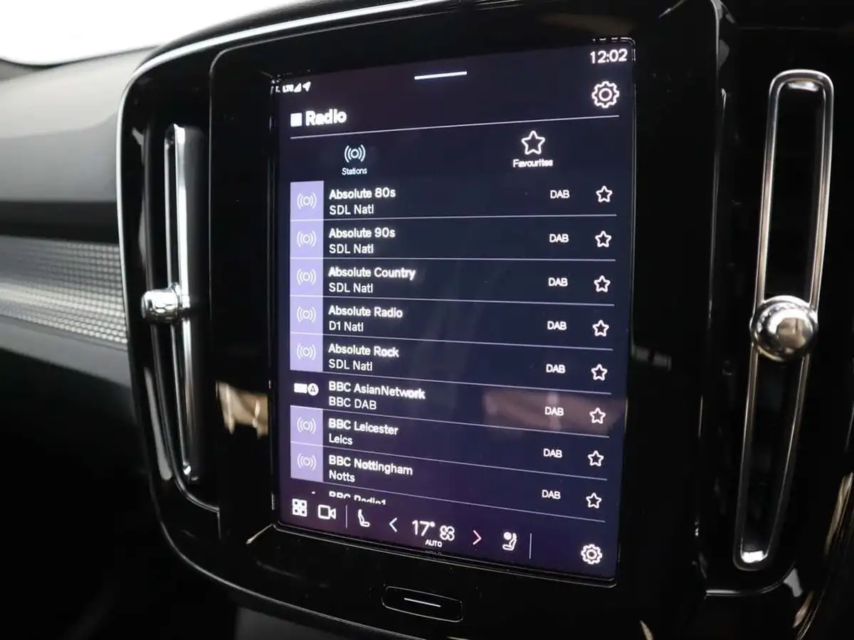2025-volvo-xc40-20-b4-plus-black-edition-big-22
