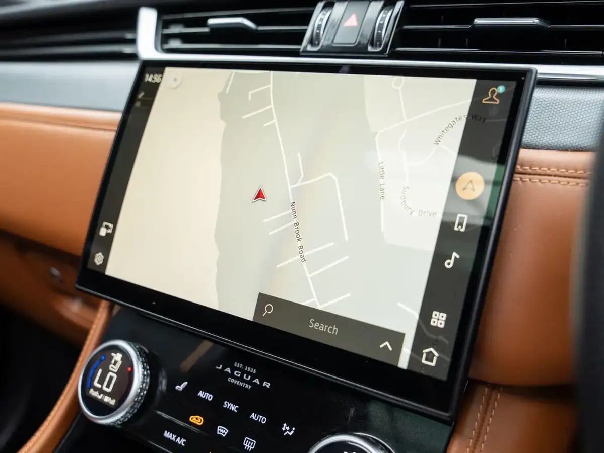 2022-jaguar-f-pace-50-v8-p550-svr-big-9